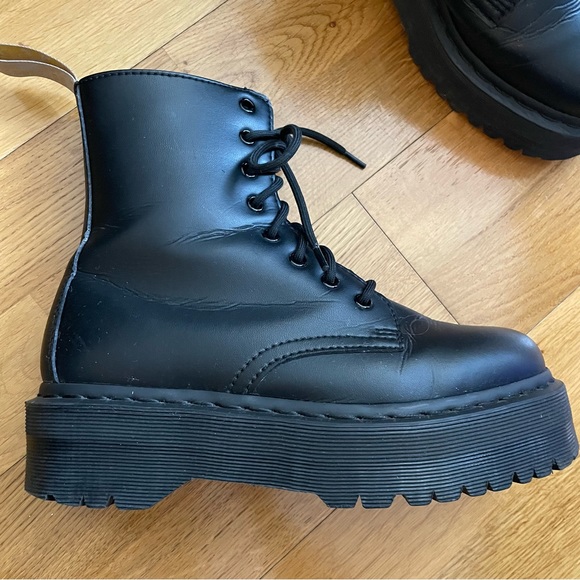Dr. Martens V Jadon II Mono 8 Eye Boots - Picture 5 of 6